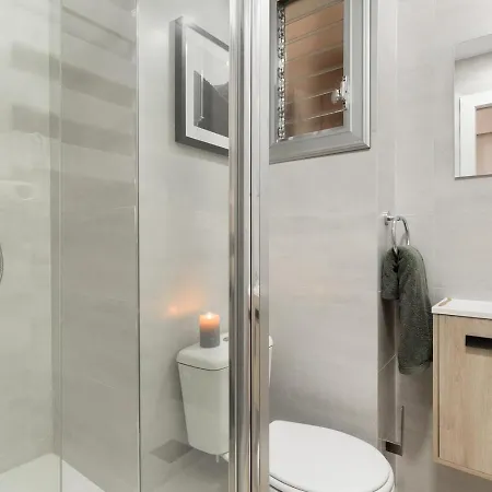 Nive - 3 Bedrooms In Sant Gervasi Lägenhet